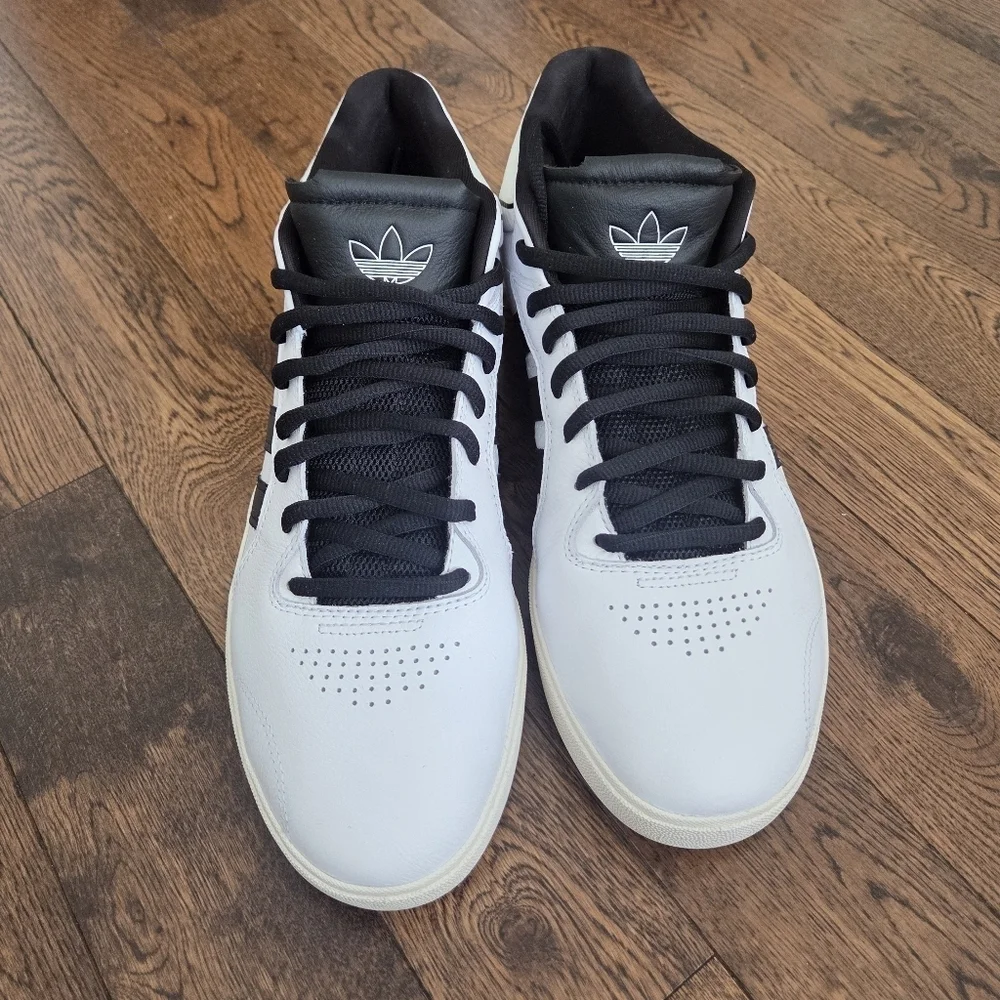 Adidas Tyshawn Mid Shoes In Cloud White/ Core Black Size 13 New